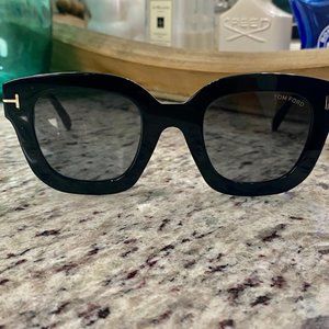 TOM FORD SARI (FT0690 - 01C) SUNGLASSES